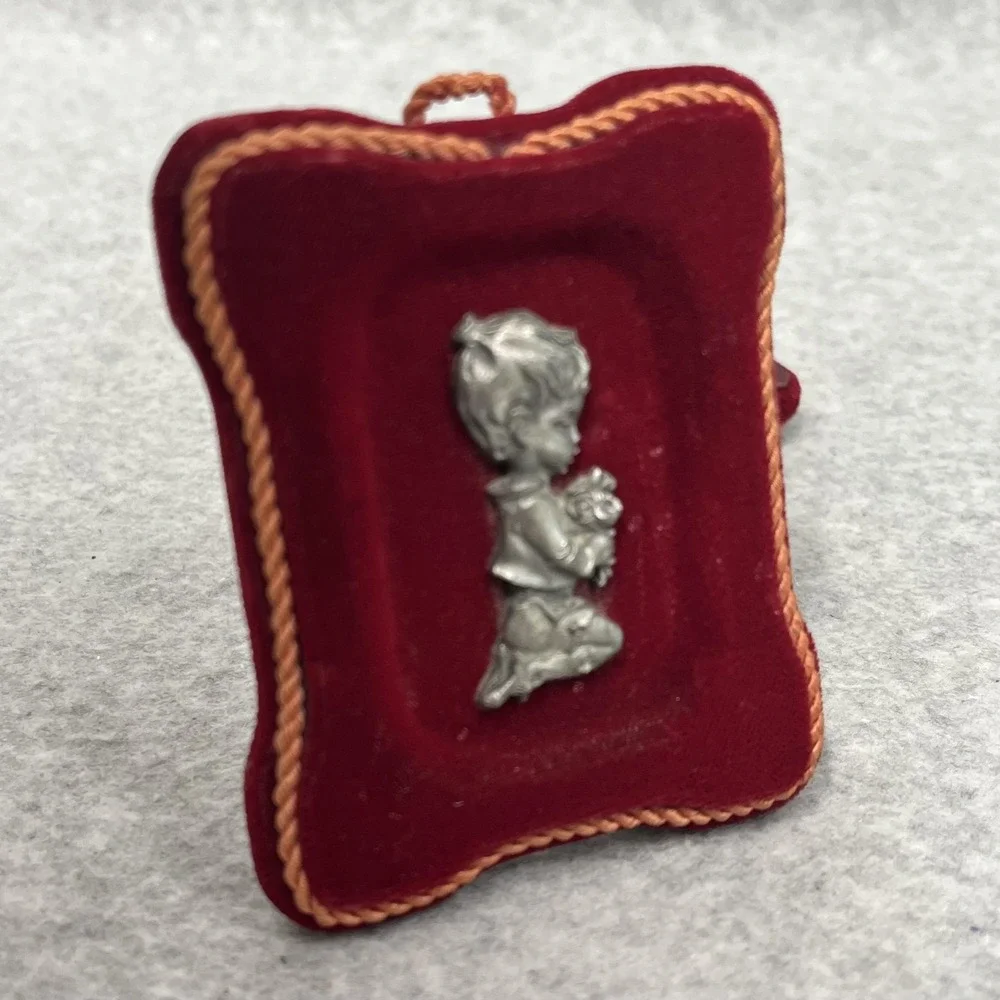 Vintage Pewter Praying Boy Girl Red Velvet Plaques Set Of 2 Mini Christian Easel